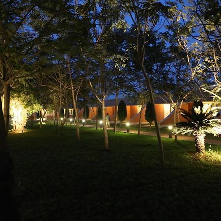 Celebrity Resort Chennai Tambaram Exterior foto