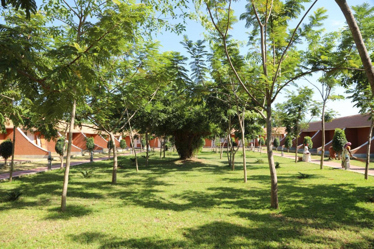 Celebrity Resort Chennai Tambaram Exterior foto