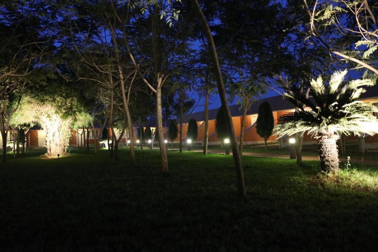 Celebrity Resort Chennai Tambaram Exterior foto