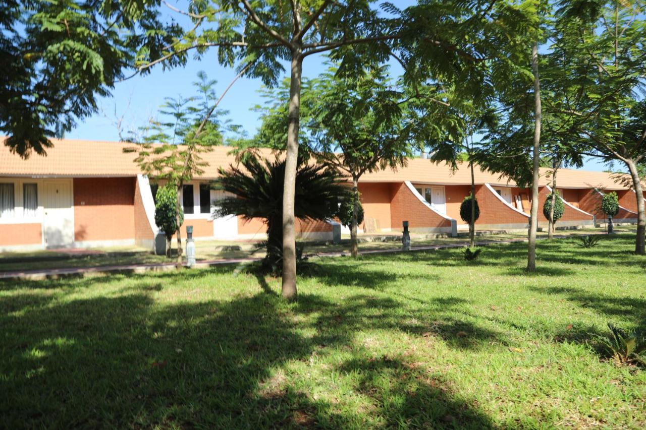 Celebrity Resort Chennai Tambaram Exterior foto