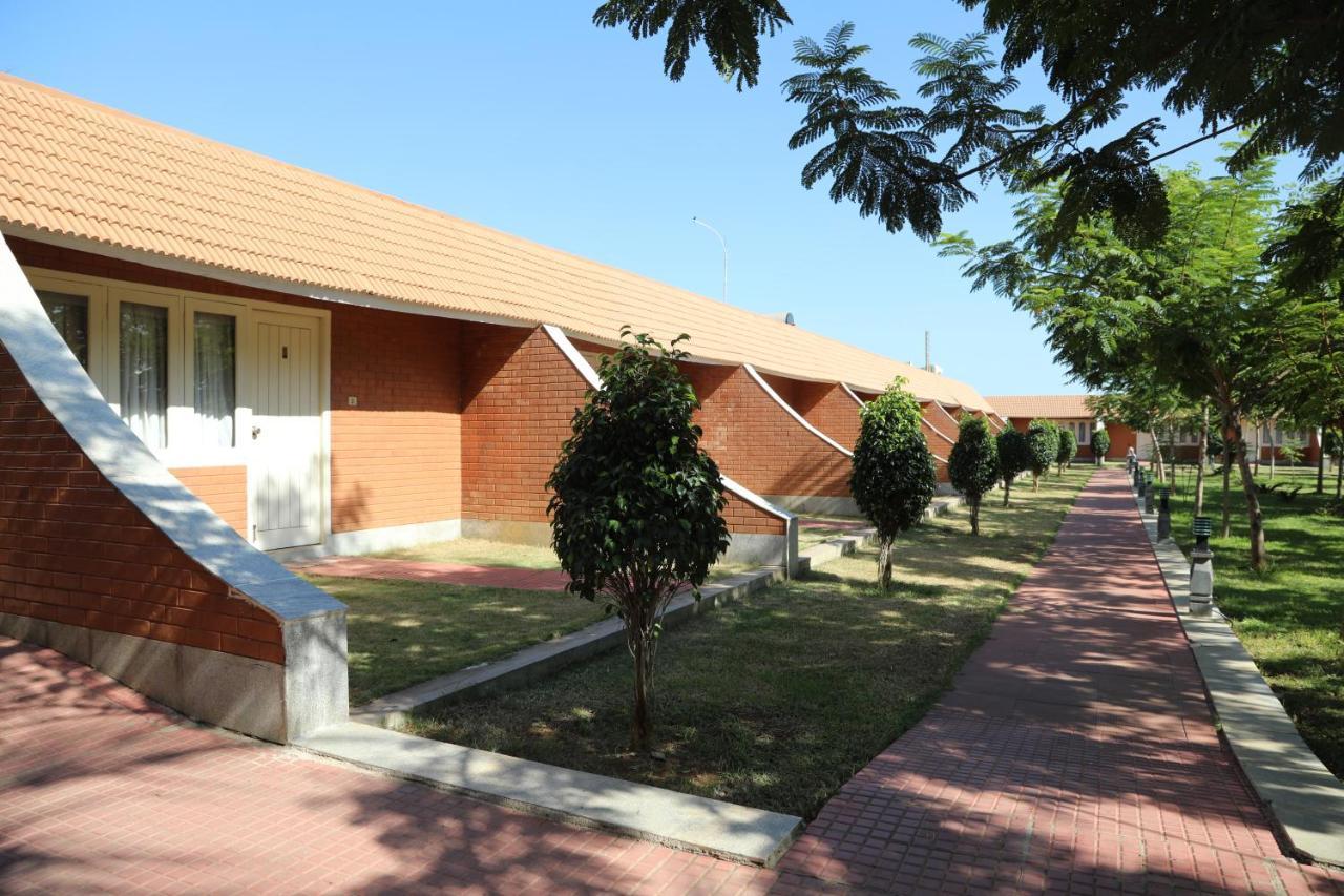Celebrity Resort Chennai Tambaram Exterior foto